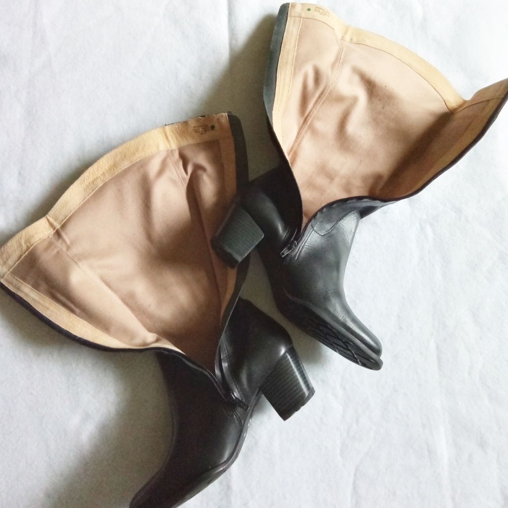 L.L Bean Women's Black Tall Leather Zip Up Heeled Boots - Picture 5 of 12